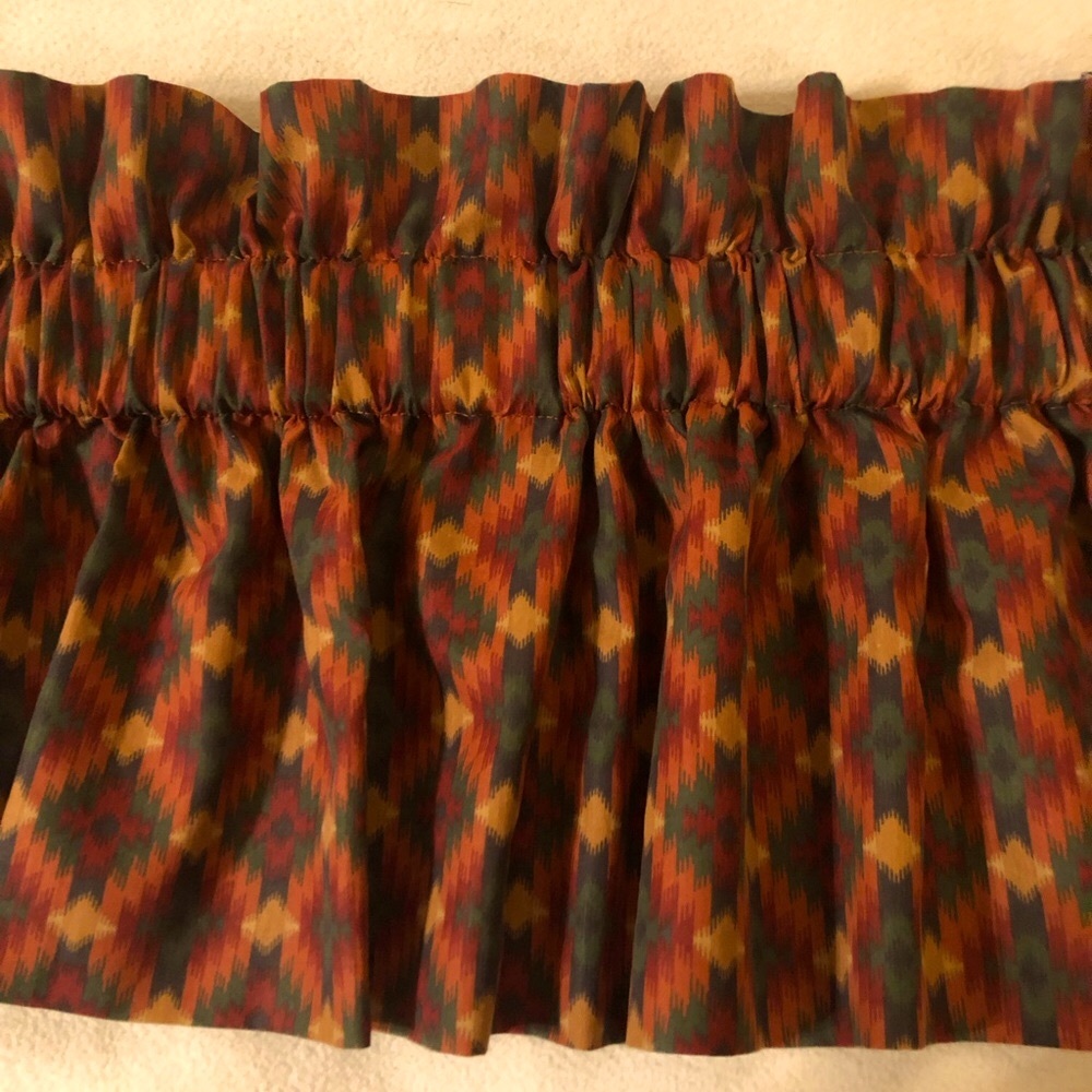 Window valence, fro pocket rod up to 3” pocket